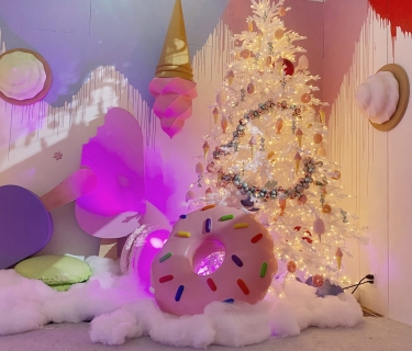 1_Christmas-event-decor-with-styrofoam-props