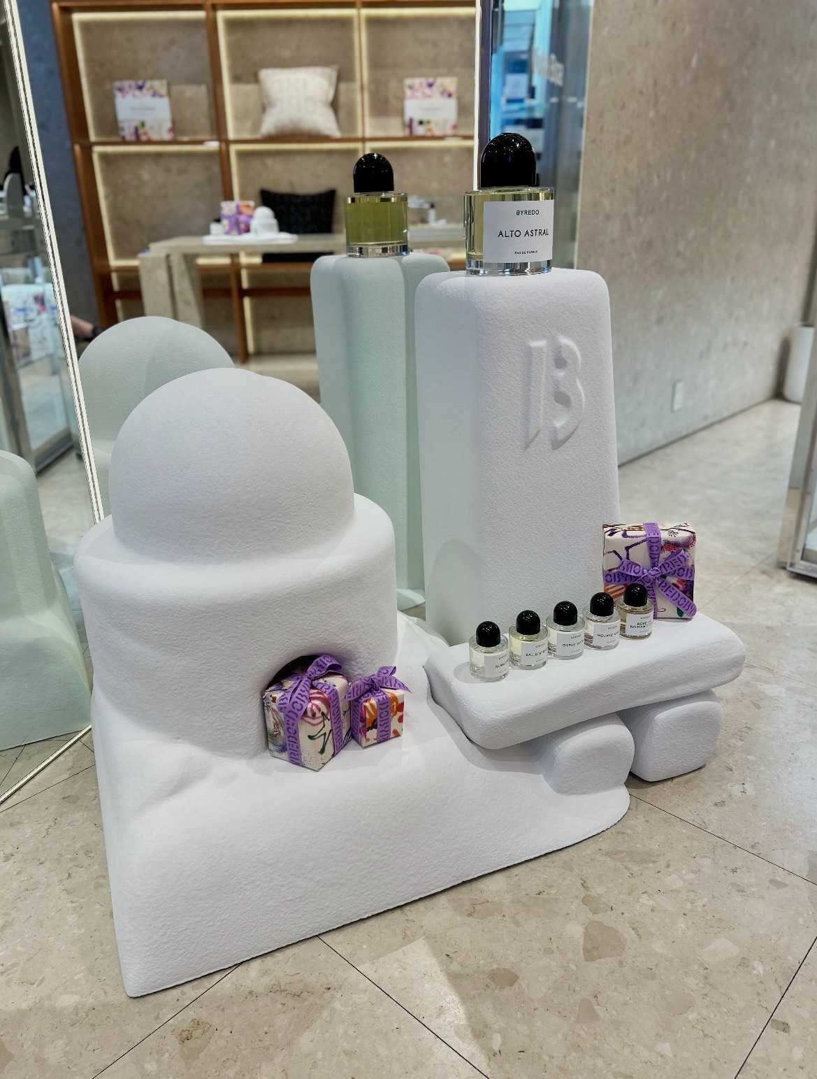 creative-product-display-custom-fabrication